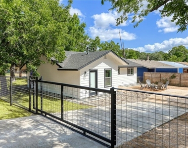 7109 Cherry Meadow Dr - Photo Thumbnail 24