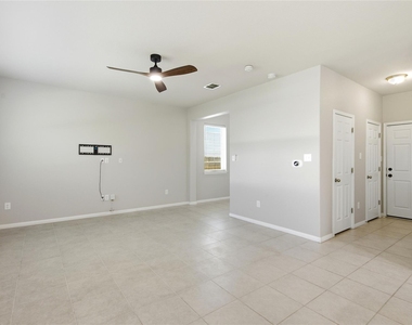 1214 Falconer Way - Photo Thumbnail 7