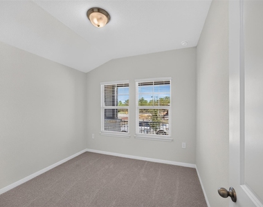 12413 Saint Thomas Dr - Photo Thumbnail 5