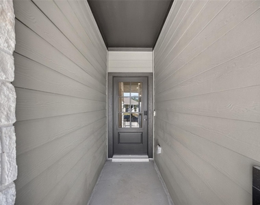 12413 Saint Thomas Dr - Photo Thumbnail 2