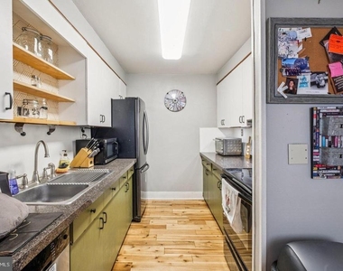 916 Cedar Street - Photo Thumbnail 6