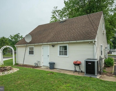 587 Arbor Road - Photo Thumbnail 7