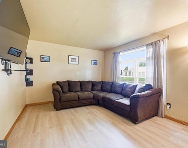 587 Arbor Road - Photo Thumbnail 9