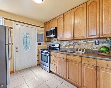587 Arbor Road - Photo Thumbnail 12
