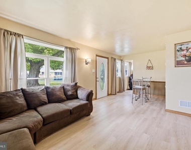 587 Arbor Road - Photo Thumbnail 10