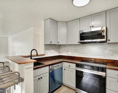 1334 W Wyomissing Boulevard - Photo Thumbnail 5