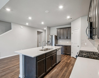 1007 Guadalupe Bass Rd - Photo Thumbnail 12