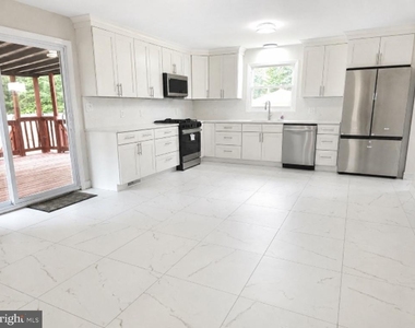 322 Madison Avenue - Photo Thumbnail 4
