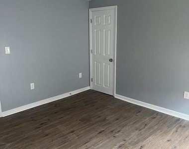 1323b Washington Avenue - Photo Thumbnail 11