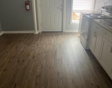 1323b Washington Avenue - Photo Thumbnail 7