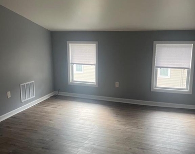 1323b Washington Avenue - Photo Thumbnail 10