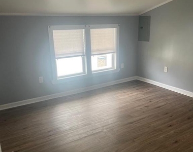 1323b Washington Avenue - Photo Thumbnail 12