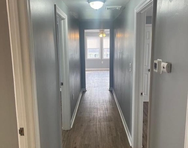 1323b Washington Avenue - Photo Thumbnail 9
