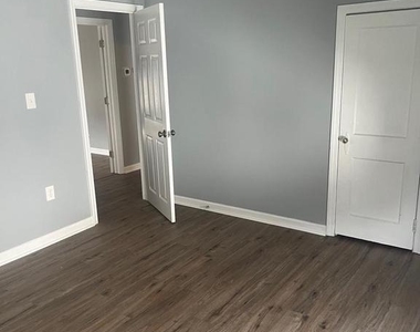 1323b Washington Avenue - Photo Thumbnail 13