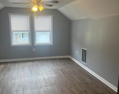 1323b Washington Avenue - Photo Thumbnail 14