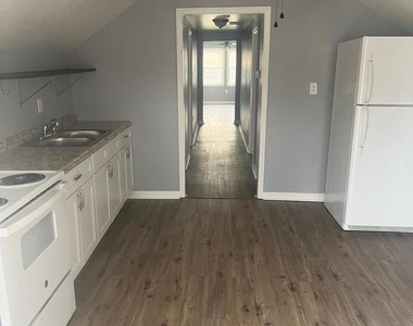 1323b Washington Avenue - Photo Thumbnail 4