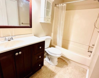 416 Durham Court - Photo Thumbnail 8