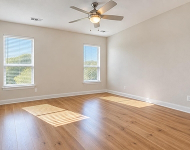 104 Caleb Ct - Photo Thumbnail 7