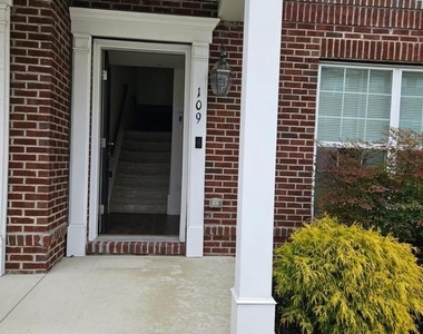 109 Kramer Court - Photo Thumbnail 4