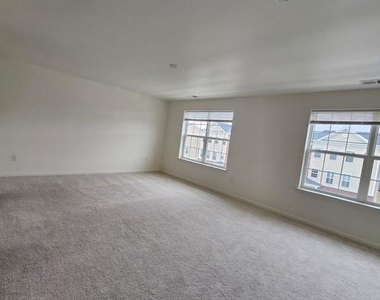 109 Kramer Court - Photo Thumbnail 47