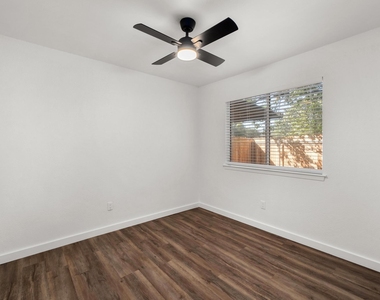 7600 Woodstone Cv - Photo Thumbnail 18