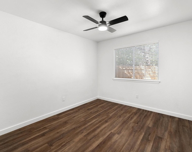 7600 Woodstone Cv - Photo Thumbnail 15