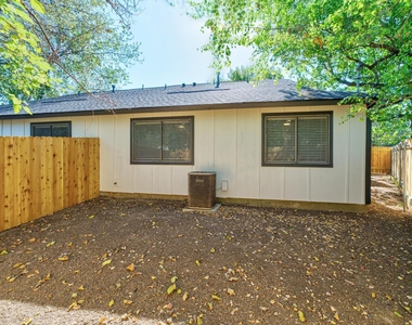 7600 Woodstone Cv - Photo Thumbnail 24