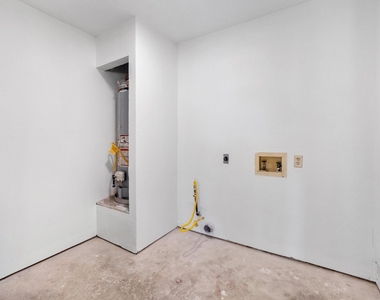 7600 Woodstone Cv - Photo Thumbnail 26
