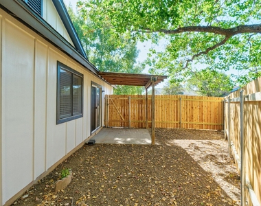 7600 Woodstone Cv - Photo Thumbnail 22