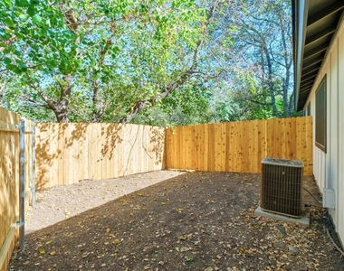 7600 Woodstone Cv - Photo Thumbnail 23