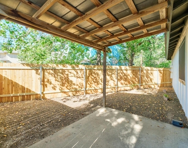 7600 Woodstone Cv - Photo Thumbnail 20