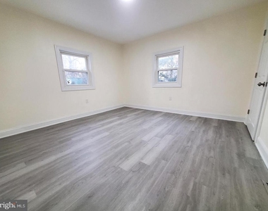 2601 N Lakeshore Drive - Photo Thumbnail 17