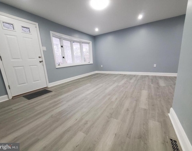 2601 N Lakeshore Drive - Photo Thumbnail 5