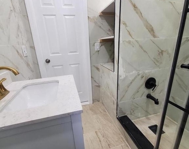 2601 N Lakeshore Drive - Photo Thumbnail 9