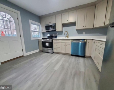 2601 N Lakeshore Drive - Photo Thumbnail 3