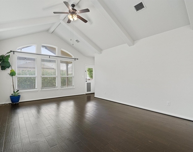 304 Peggy Dr - Photo Thumbnail 11
