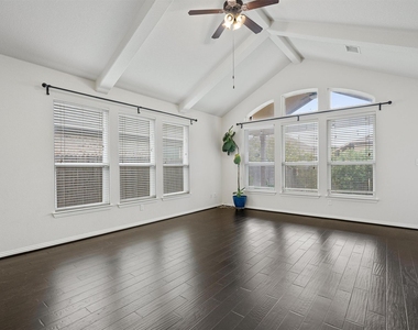 304 Peggy Dr - Photo Thumbnail 12