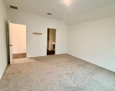 224 Schuenemann Way - Photo Thumbnail 15
