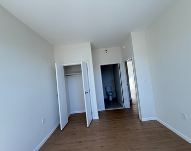 4778 Broadway - Photo Thumbnail 2