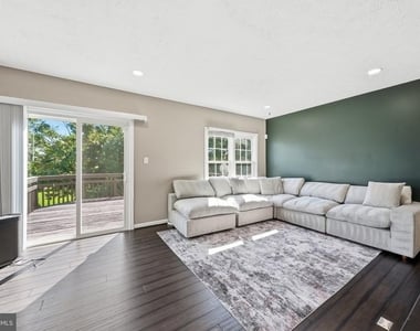 11621 Cosca Park Drive - Photo Thumbnail 7
