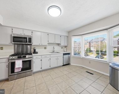 11621 Cosca Park Drive - Photo Thumbnail 2