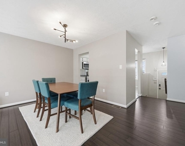 11621 Cosca Park Drive - Photo Thumbnail 5