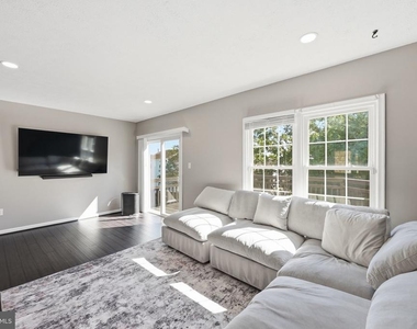11621 Cosca Park Drive - Photo Thumbnail 8
