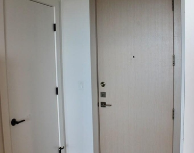 70 Rainey St - Photo Thumbnail 3