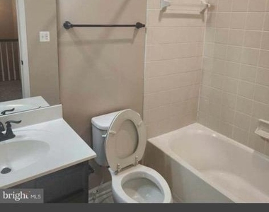 15613 Swanscombe Loop - Photo Thumbnail 1