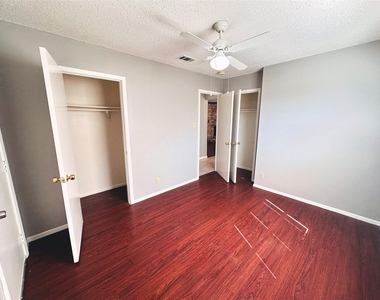 9808 Roxanna Dr - Photo Thumbnail 18