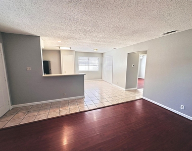 9808 Roxanna Dr - Photo Thumbnail 4