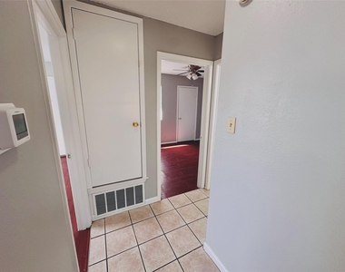 9808 Roxanna Dr - Photo Thumbnail 15