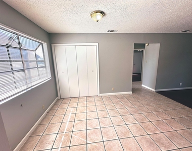 9808 Roxanna Dr - Photo Thumbnail 12