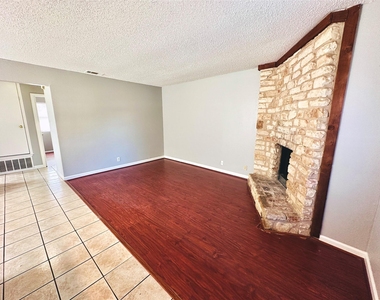 9808 Roxanna Dr - Photo Thumbnail 2